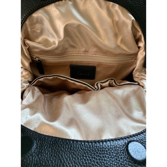 Elegant Black Crossbody Bag - Picture 4 of 9